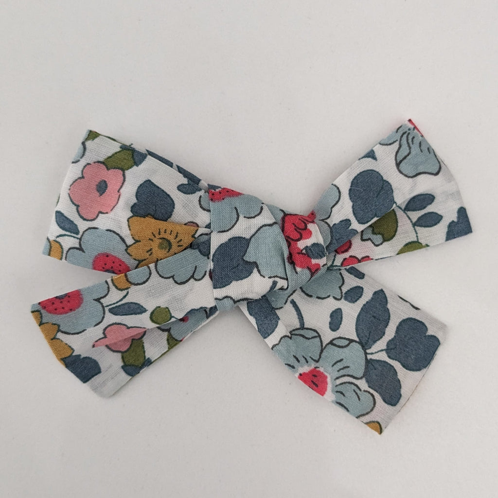 Bow Alligator Clip Betsy Ann Blue