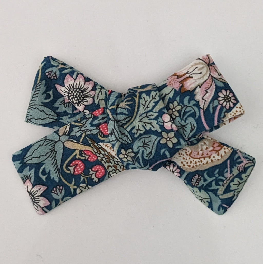 Bow Alligator Clip Strawberry Thief Green