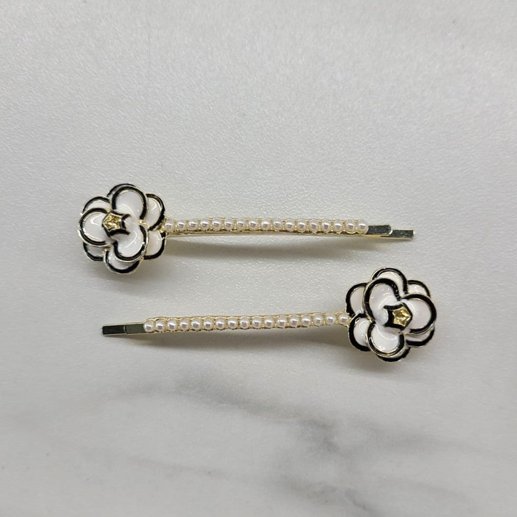 Pearl & White Flower Clips HC 571